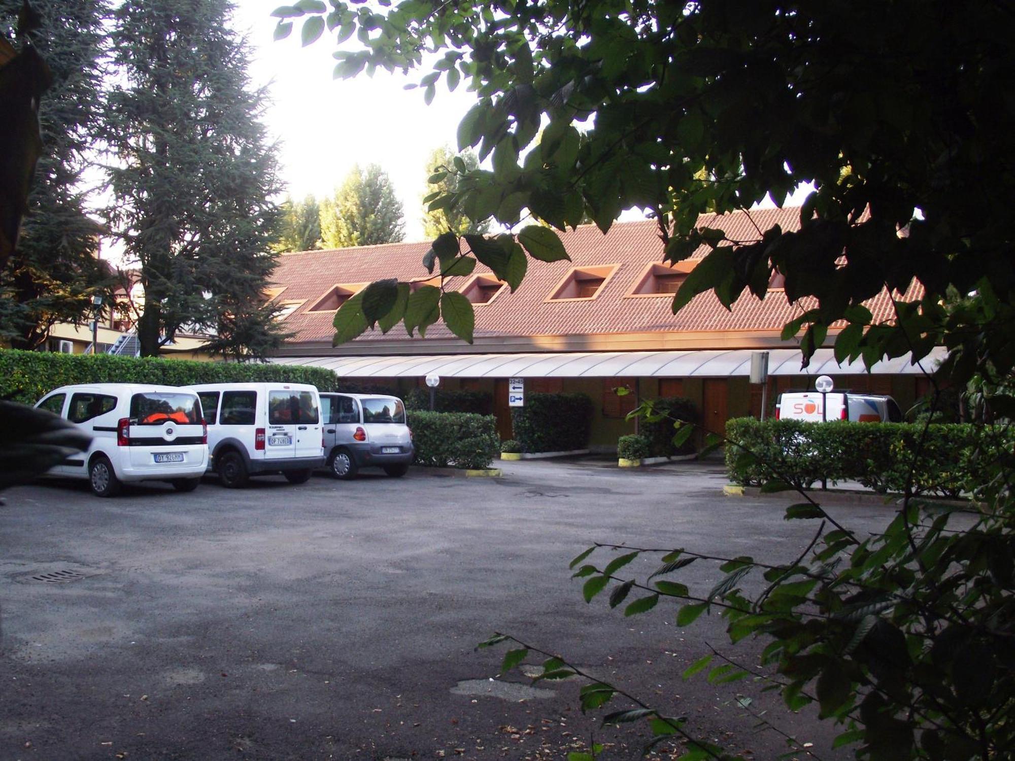 Hotel Motel Ovest Виттуоне Экстерьер фото