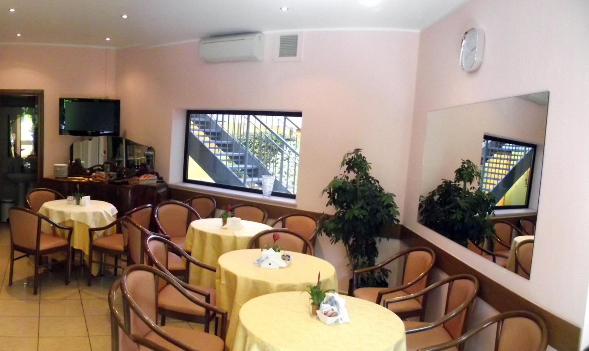 Hotel Motel Ovest Виттуоне Экстерьер фото