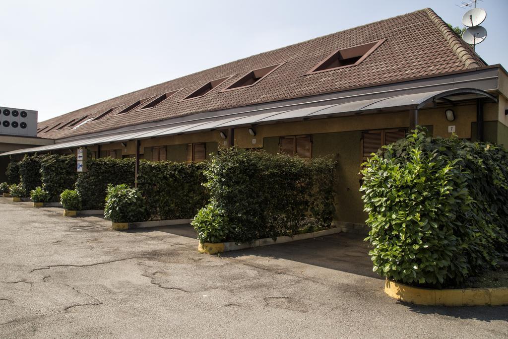 Hotel Motel Ovest Виттуоне Экстерьер фото