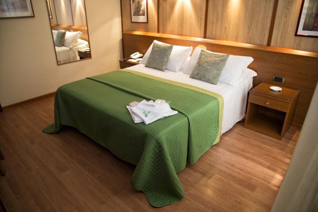 Hotel Motel Ovest Виттуоне Экстерьер фото