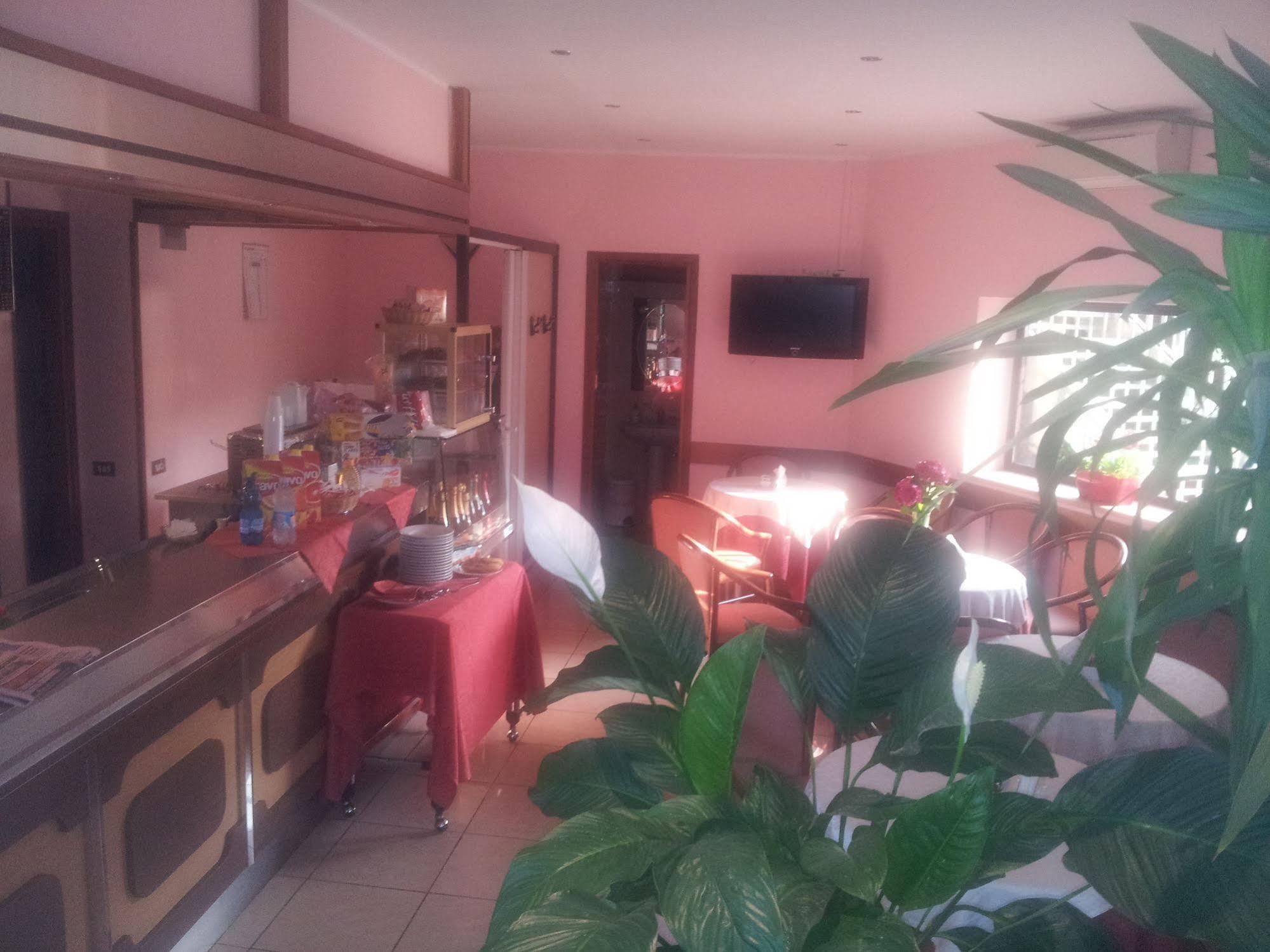 Hotel Motel Ovest Виттуоне Экстерьер фото