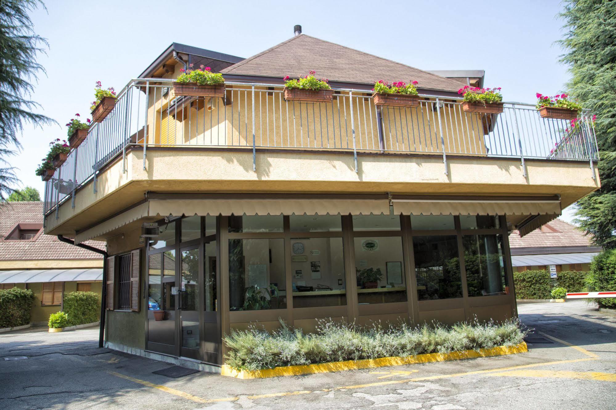 Hotel Motel Ovest Виттуоне Экстерьер фото