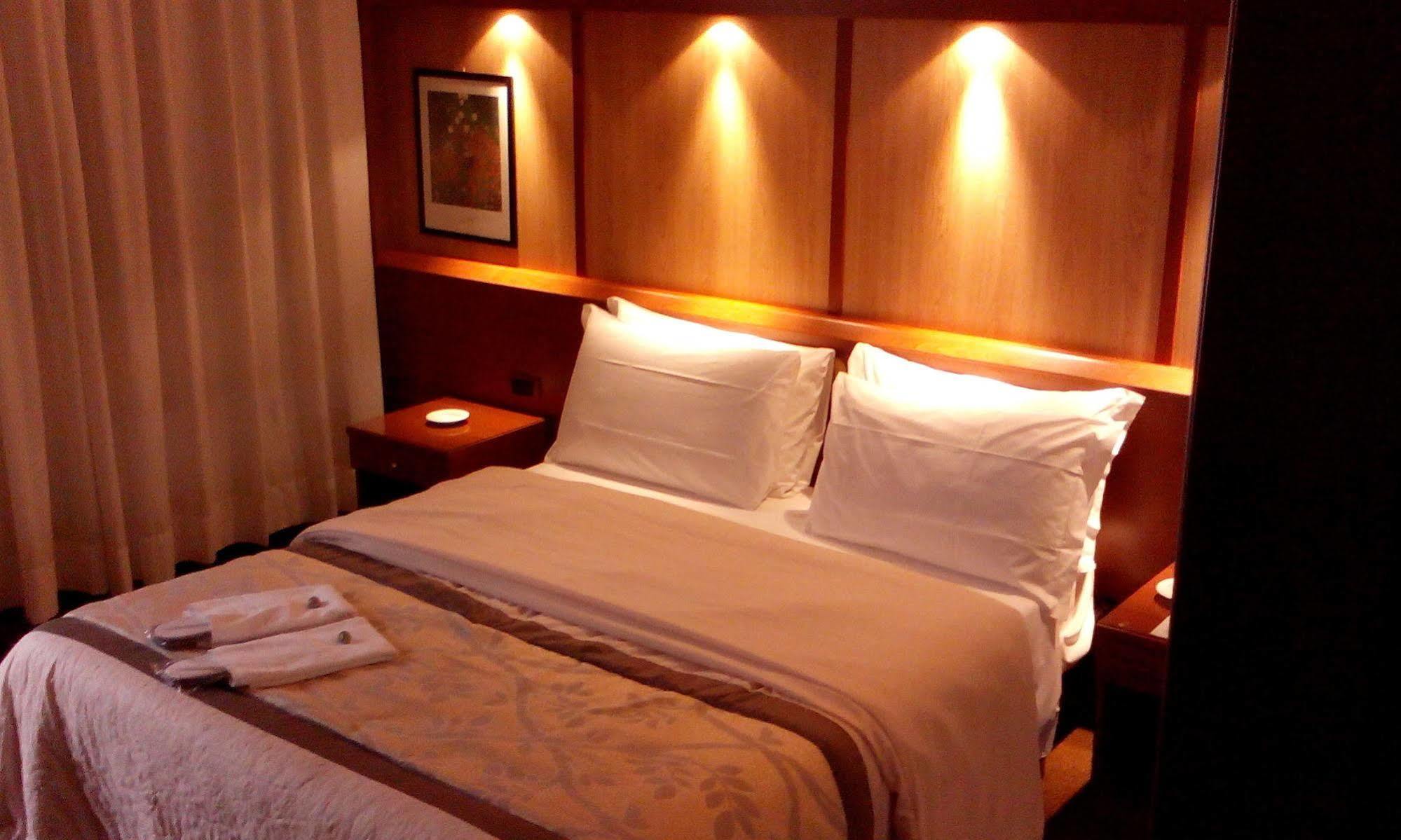 Hotel Motel Ovest Виттуоне Экстерьер фото
